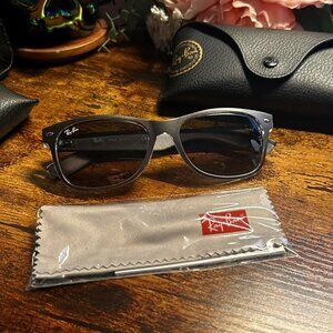 Ray Ban Wayfarer Sunglasses - W/cloth & Case - Gray - RB2132